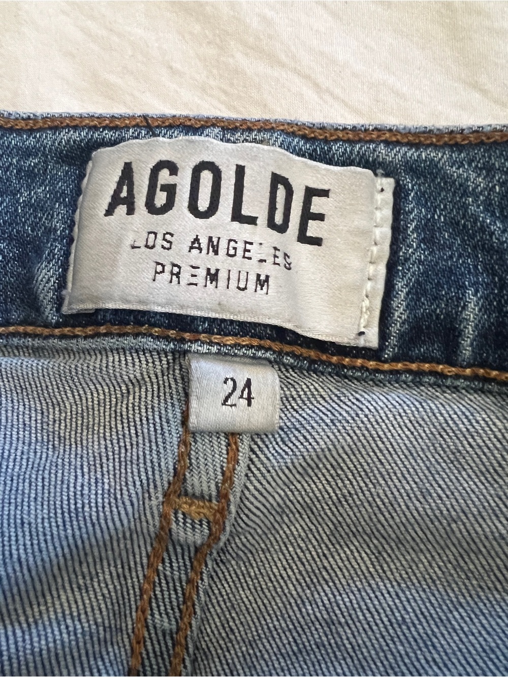 AGOLDE Distressed Straight Leg Jeans 24 Mid Rise Raw Knee Wash Model Off Duty - Picture 4 of 9